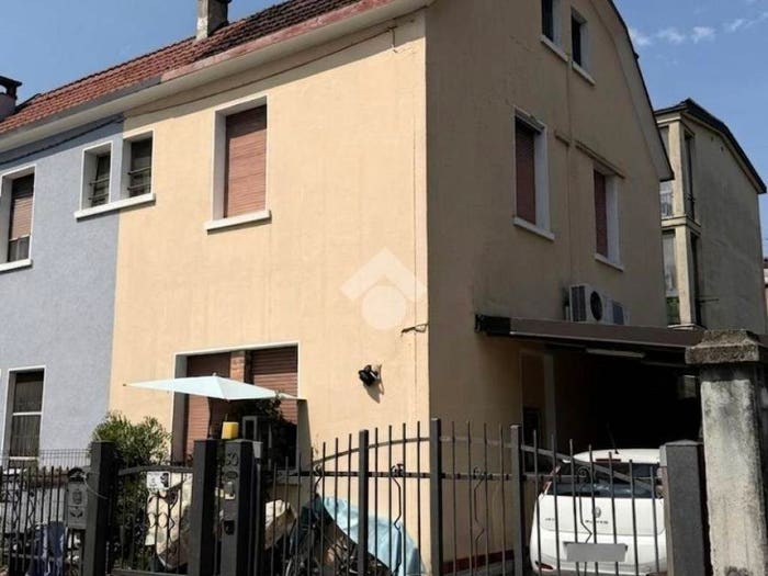 Casa quadrilocale in vendita in Via dell'Adamello, Primo Maggio, Brescia