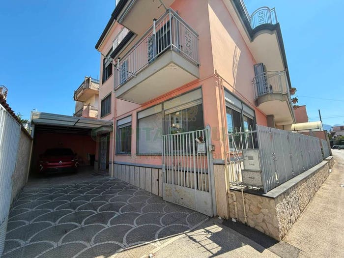Casa con 6 locali in vendita in Via Einaudi, Cicciano