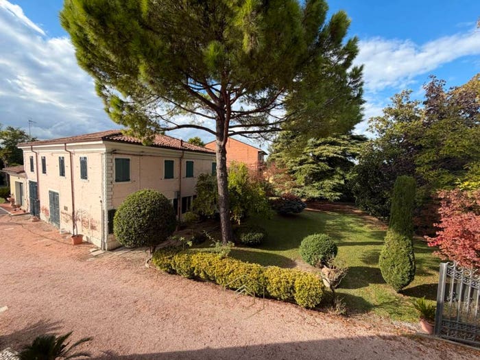 Casa con 6 locali in vendita in Via Ravenna, Aeroporto, Ferrara