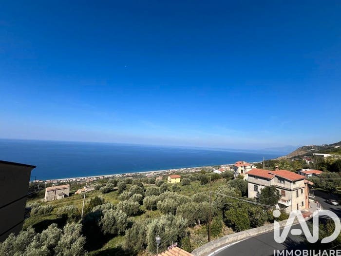 Casa con 6 locali in vendita in Piazza Garibaldi, Longobardi