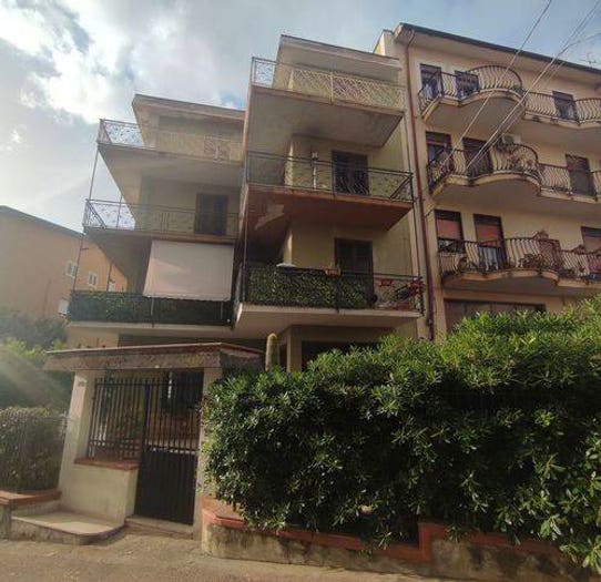 Appartamento con 6 locali in vendita in Via Modanna Del Carmine, Montelepre