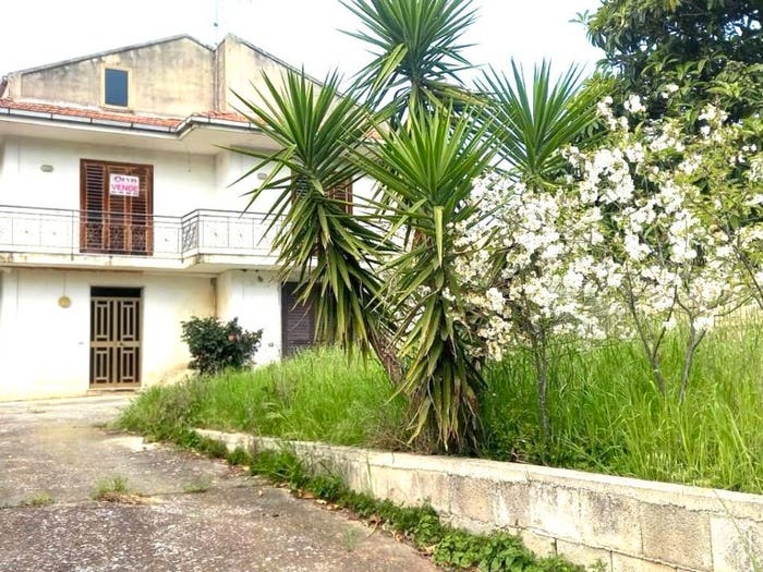 Casa con 6 locali in vendita in Via Finestre, Castel Morrone