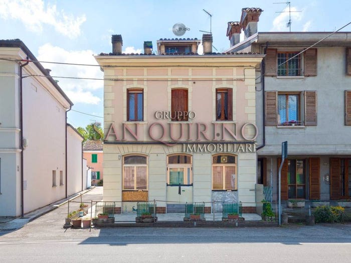 Casa quadrilocale in vendita in Via delle ville, Centro, Guastalla