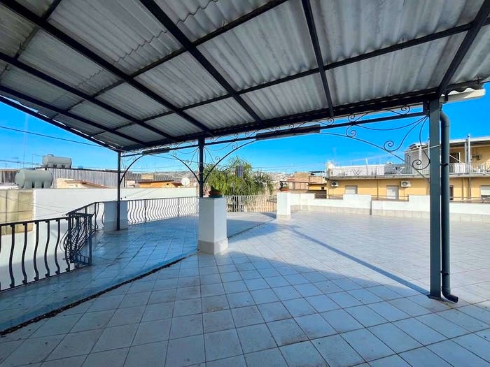 Casa con 6 locali in vendita in VIA ALESSANDRO MANZONI, Floridia
