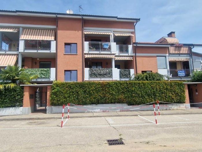 Appartamento con 6 locali in vendita in Strada Carignano, Centro, La Loggia