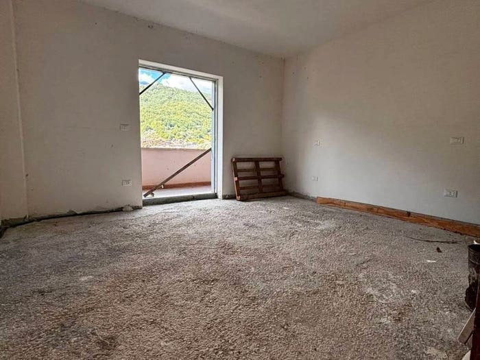 Appartamento con 5 locali in vendita in Via Roma SNC, Centro, Civitella Roveto
