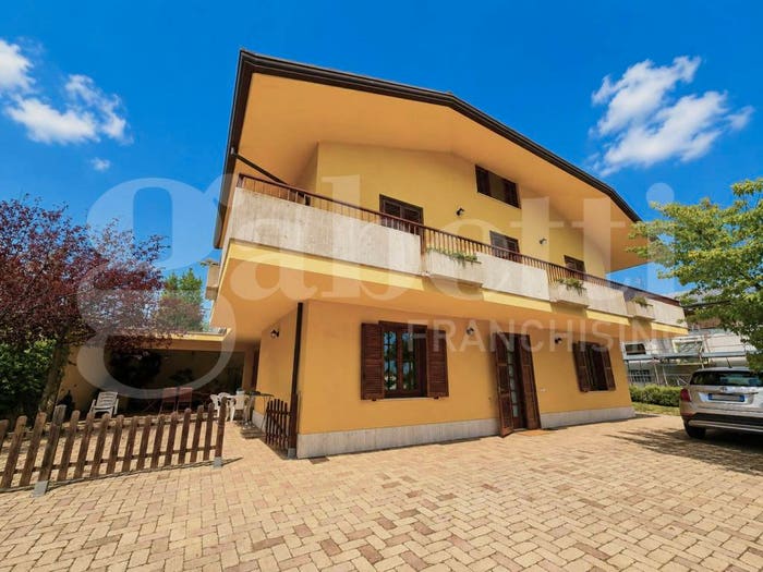 Casa con 6 locali in vendita in SP snc, Centro, Sant'Omero