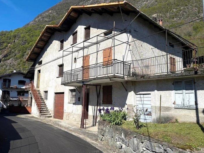 Casa con 5 locali in vendita in Via Nazionale, Somaggia, Samolaco