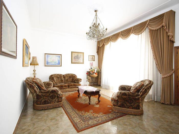 Casa con 5 locali in vendita in Via Giacomo Leopardi, Centro, Parabita