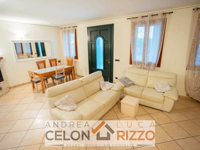 Casa con 6 locali in vendita in via Campagnon, Agna