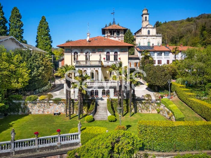 Casa con 6 locali in vendita in Via Cacciatori delle Alpi, Marchirolo