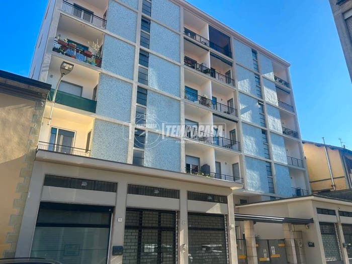 Appartamento trilocale in vendita in Via Palestro, Intra, Verbania