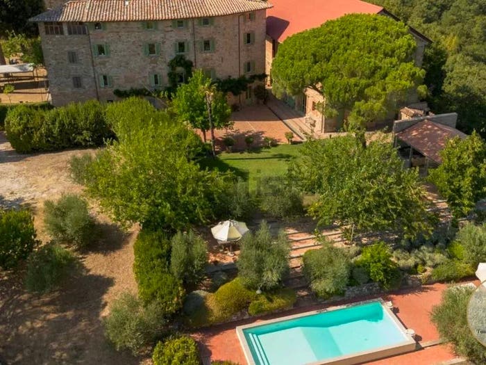 Casa con 6 locali in vendita in Cortona