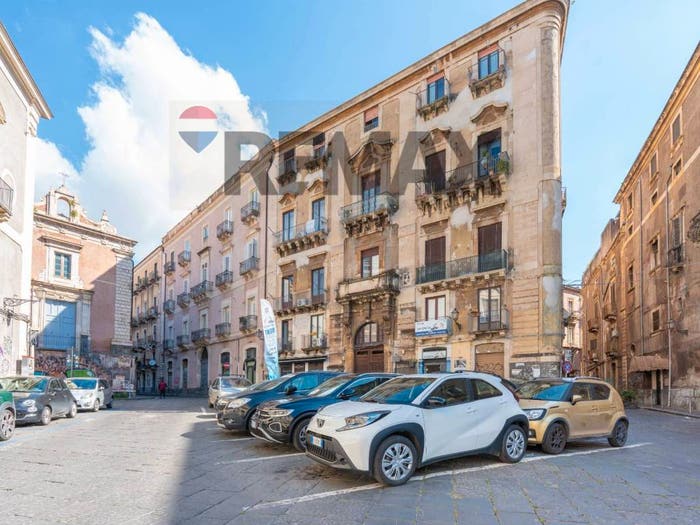 Appartamento con 5 locali in vendita in Piazza Manganelli, Centro Storico, Catania