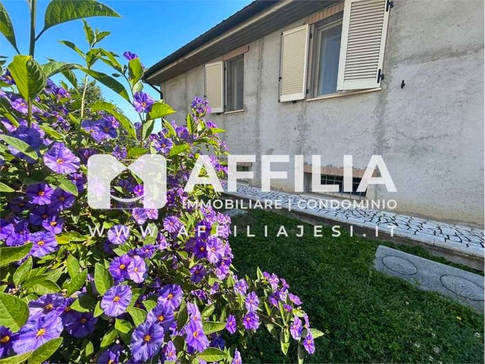 Casa con 6 locali in vendita in STRADA PROVINCIALE DI MORRO D'ALBA, Morro d'Alba