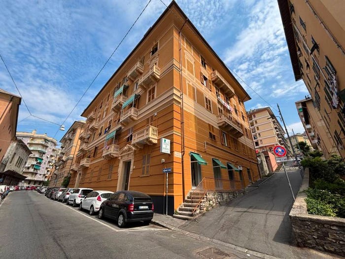 Appartamento trilocale in vendita in Via Marassi, Marassi, Genova