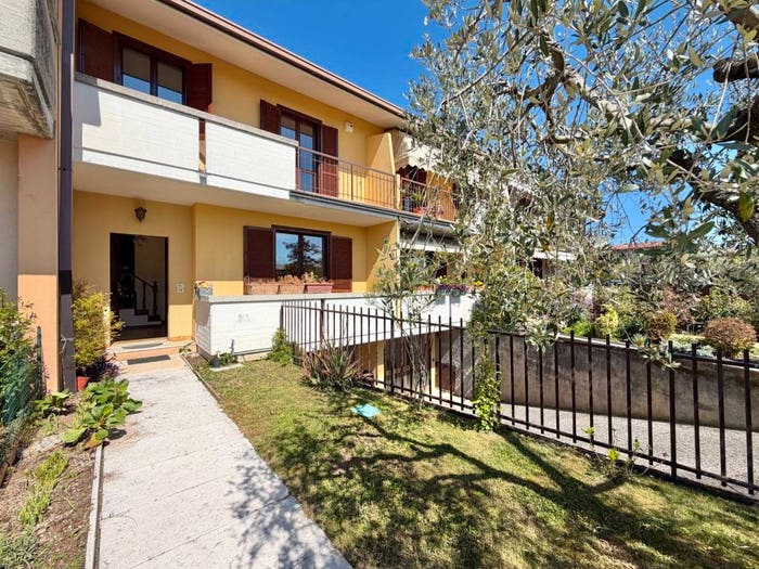 Casa con 5 locali in vendita in Via Maggio, Montinelle, Manerba del Garda
