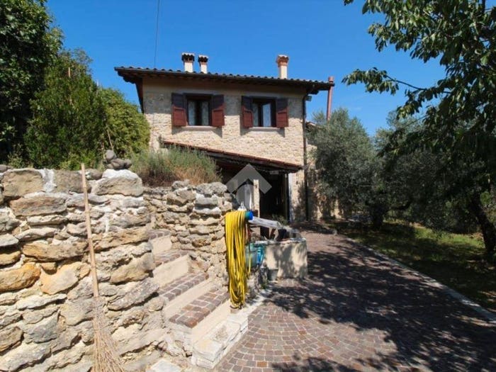 Casa trilocale in vendita in VIA SANTA BARBARA, Centro, Monteleone Sabino