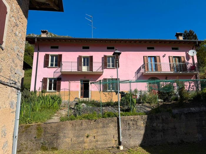 Casa con 6 locali in vendita in Via Fieno, Bracca