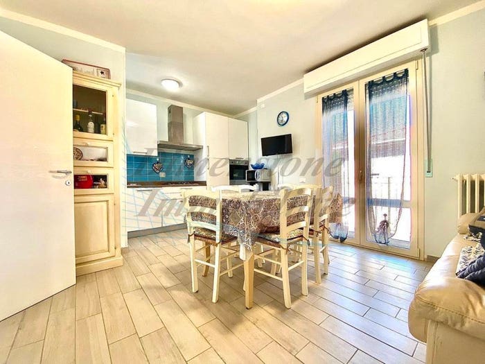 Appartamento trilocale in vendita in Via Cesare Battisti, Marina di Cecina, Cecina