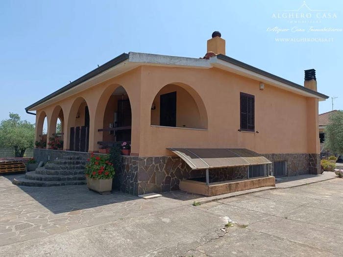 Casa con 6 locali in vendita in Maria Pia Fertilia, Alghero