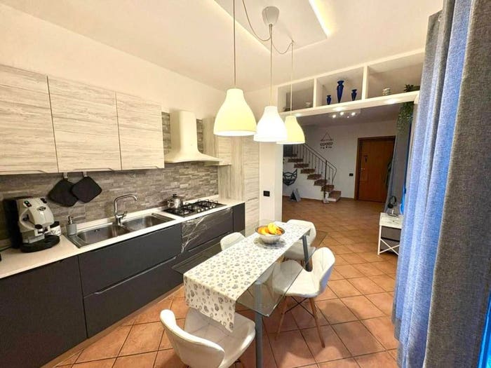 Appartamento con 5 locali in vendita in Via S Leonardo, Marina di Massa Centro, Massa