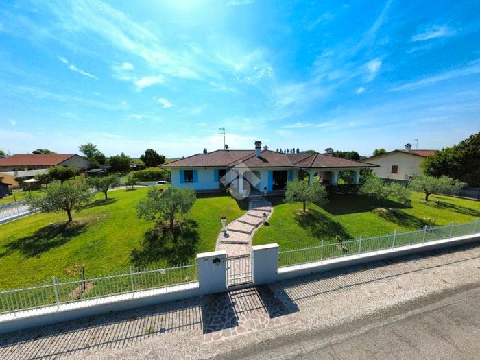 Casa con 6 locali in vendita in Via delle punte, Eremo, Curtatone