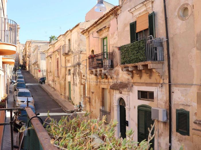 Casa con 6 locali in vendita in via arnaldo da brescia, Centro, Noto