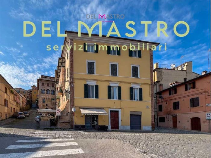 Appartamento quadrilocale in vendita in via Andrea da Jesi, Centro Storico, Jesi