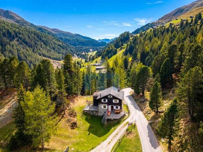 Casa con 6 locali in vendita in Via Forni, Valfurva