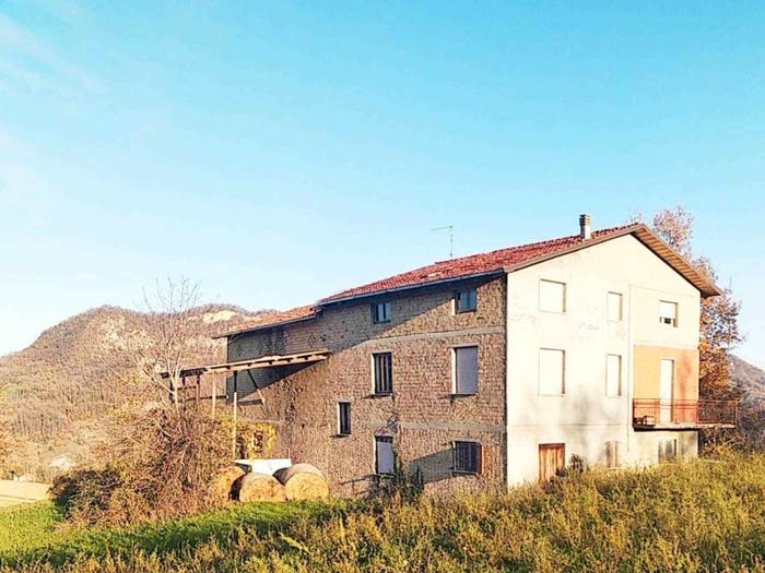 Casa con 6 locali in vendita in Via Berzana, Berzana, Castelnovo Ne' Monti