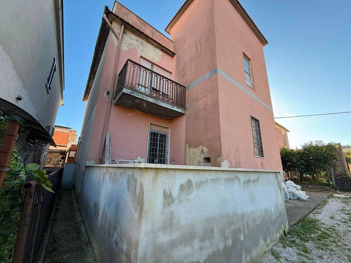 Appartamento trilocale in vendita in Via Alessandro Manzoni, Semicentro, Aprilia