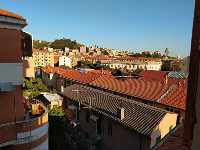 Appartamento quadrilocale in vendita in Via Firenze, Savona