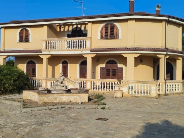 Casa con 6 locali in vendita in SS, Zona Capo Rizzuto Apriglianello Papanice, Crotone