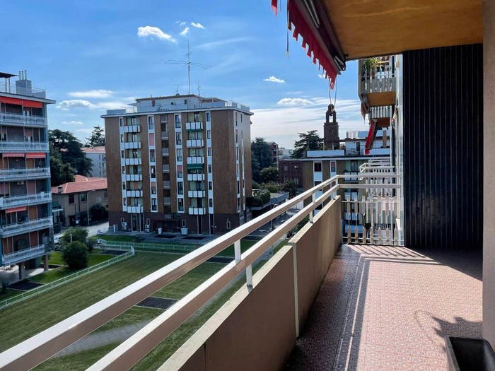 Appartamento quadrilocale in vendita in Via Giacomo Leopardi, Villasanta