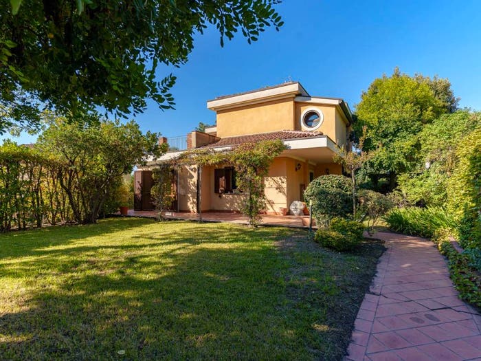 Casa con 6 locali in vendita in Via DottABarbagallo, Trecastagni
