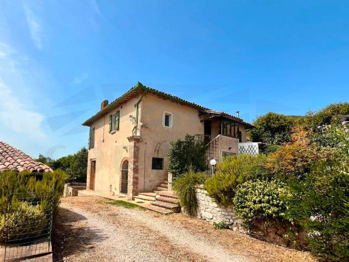 Casa con 5 locali in vendita in Strada Comunale Piemonte, Massa Martana
