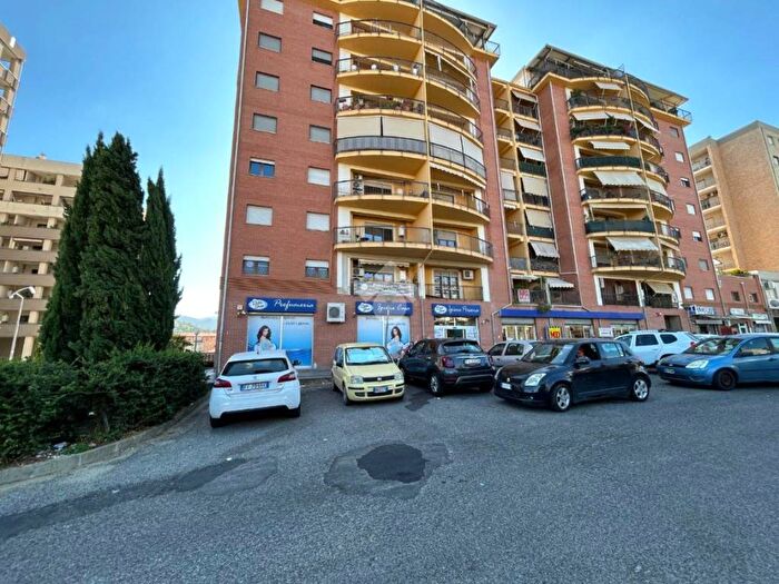 Appartamento trilocale in vendita in Viale Giacomo Mancini, Mancini, Cosenza