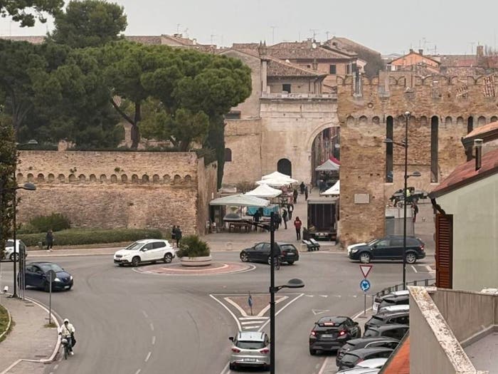 Appartamento con 5 locali in vendita in Via Roma, Passeggi Don Gentili, Fano