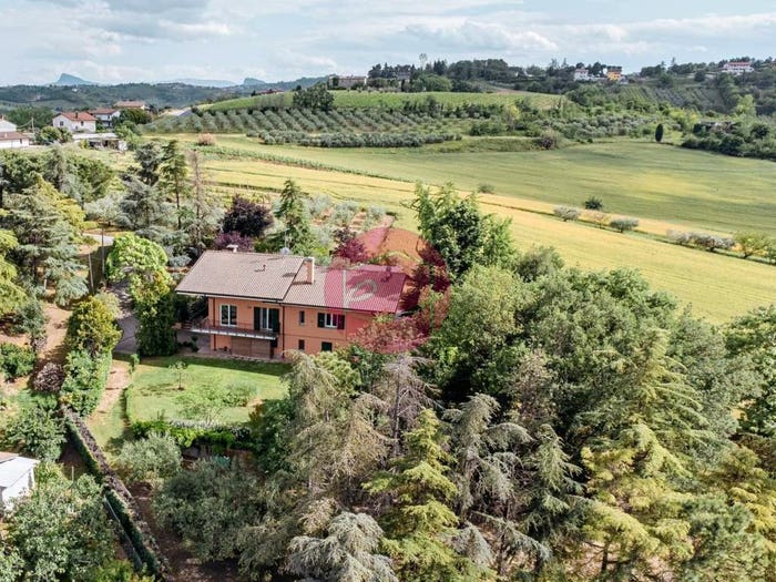 Casa con 6 locali in vendita in VIA MONTILGALLO, Longiano