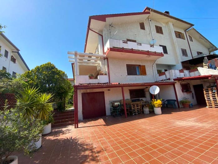 Appartamento con 6 locali in vendita in Via Fulco Ruffo di Calabria, Centro, Mendicino