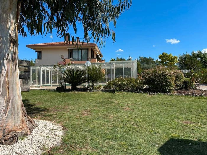 Casa con 6 locali in vendita in Via Selva, Montaquila