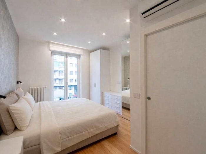 Appartamento trilocale in vendita in Lorenteggio, Milano