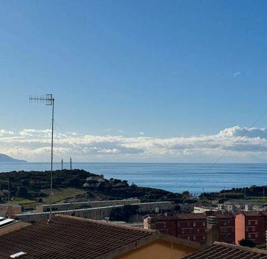 Appartamento con 6 locali in vendita in Centro, Piombino
