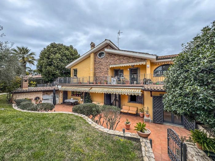 Casa con 6 locali in vendita in Via Gastone Monaldi, Vallerano, Roma