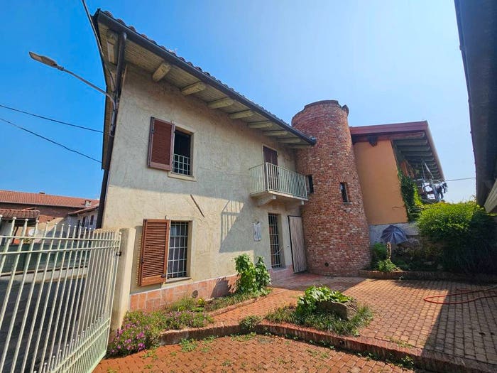 Casa quadrilocale in vendita in Via Tripoli, San Genuario, Crescentino
