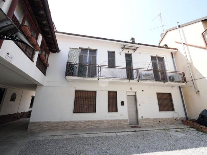 Casa quadrilocale in vendita in Via Umberto I, Centro, Biassono