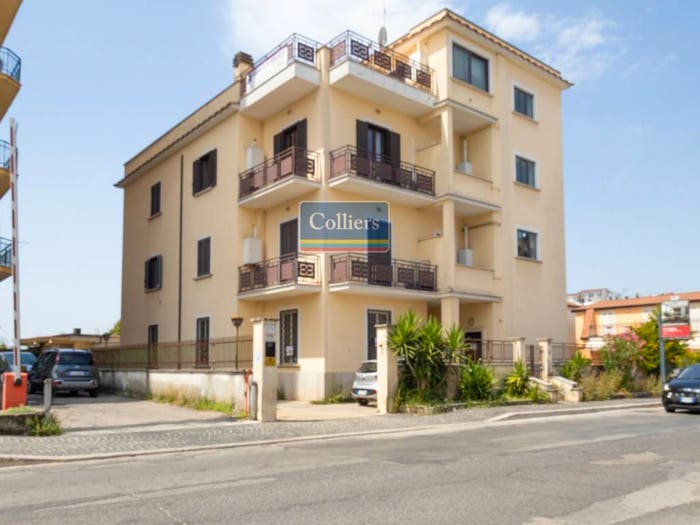 Appartamento con 5 locali in vendita in Via Marco Tullio Cicerone, Tribunale, Frosinone