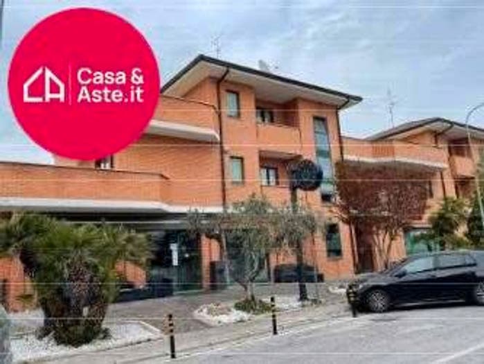 Appartamento con 5 locali in vendita in Via Urbino, Centro, Monte Urano