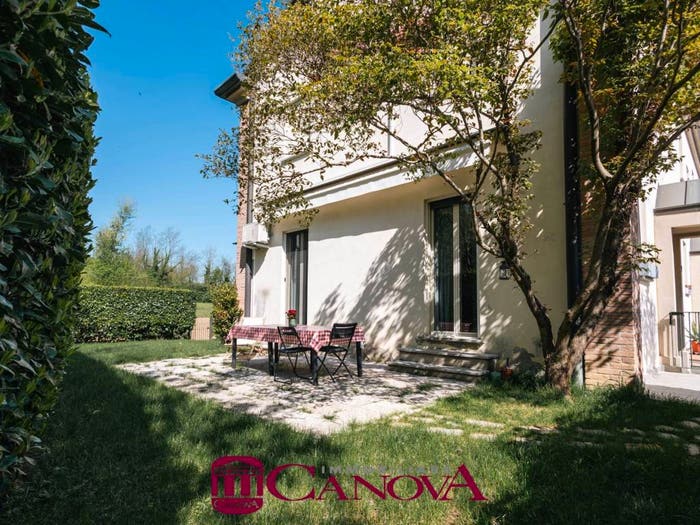 Casa quadrilocale in vendita in Via Francesco Petrarca, Cadorago Caslino Al Piano, Cadorago